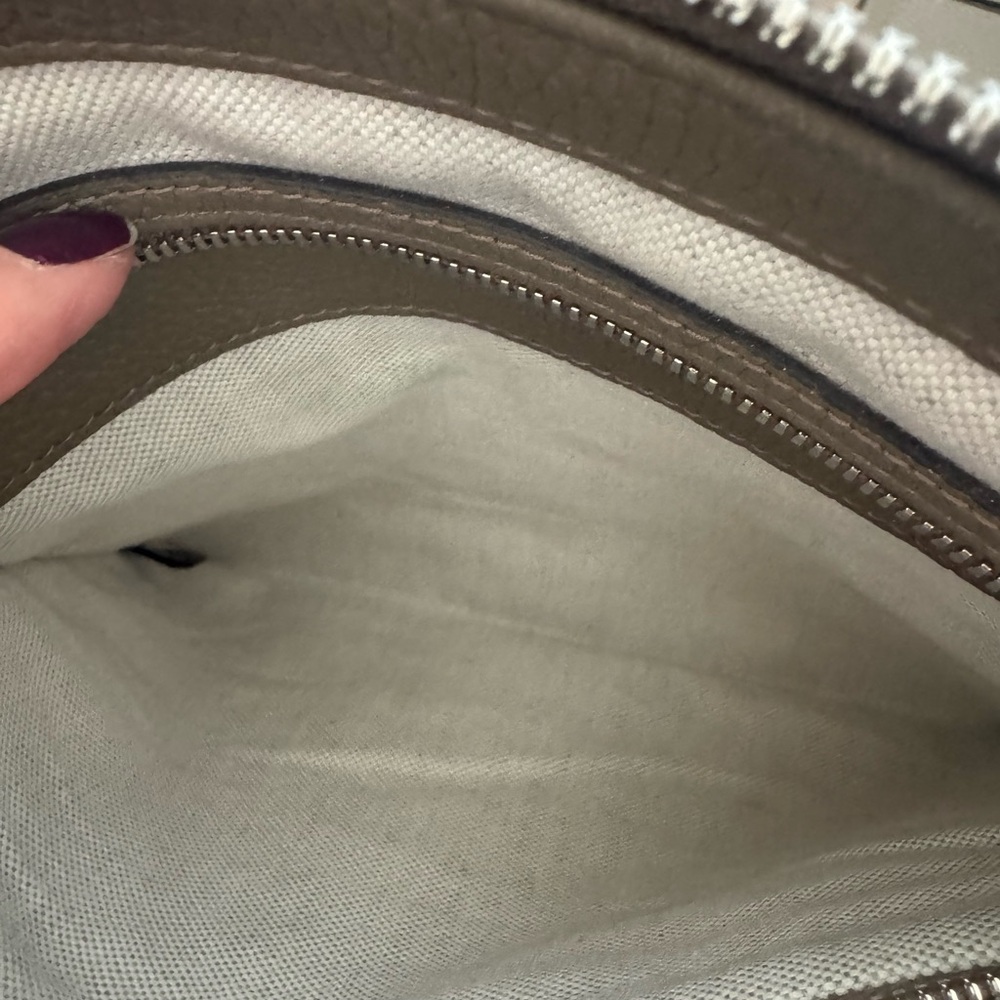 SALE******Gucci Jumbo GG Taupe Leather Medium Crossbody - Picture 6 of 9
